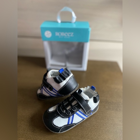 Robeez Baby Walker Shoes - Black and White - Picture 4 of 7